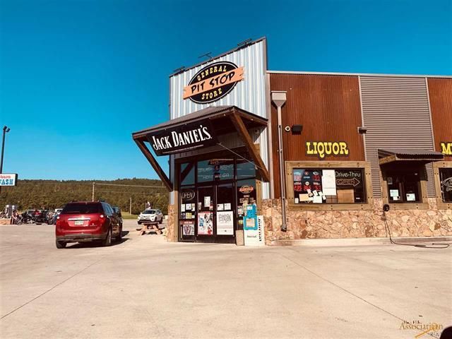 The Pit Stop: 8034 Stagestop Rd, Summerset, SD 57718